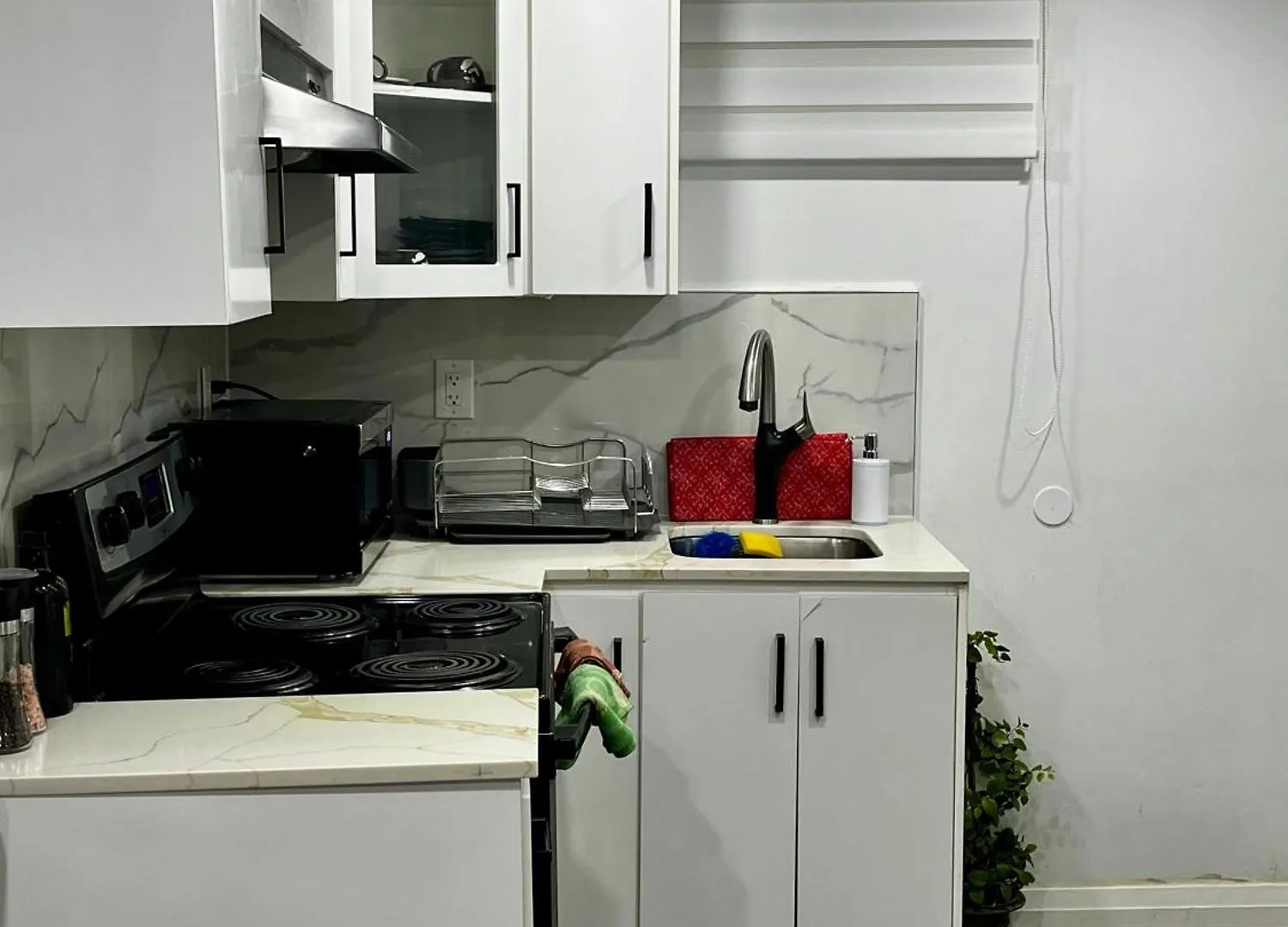 Brand New Single Unit Guest Basement Apartment Mississauga 0*,